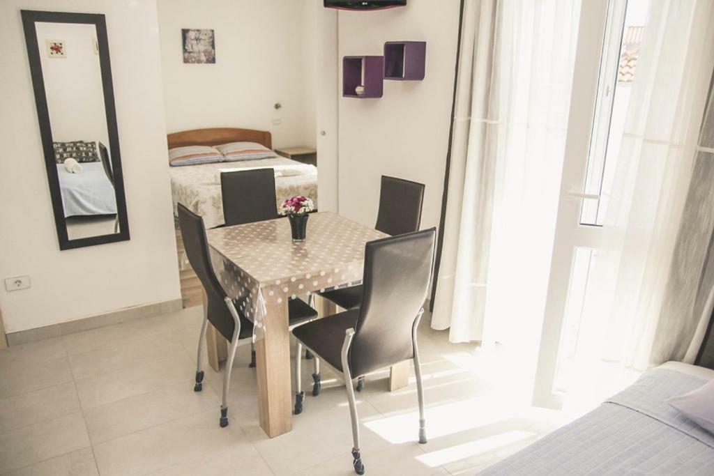 Apartmani Bartolic ロゴズニッツァ エクステリア 写真